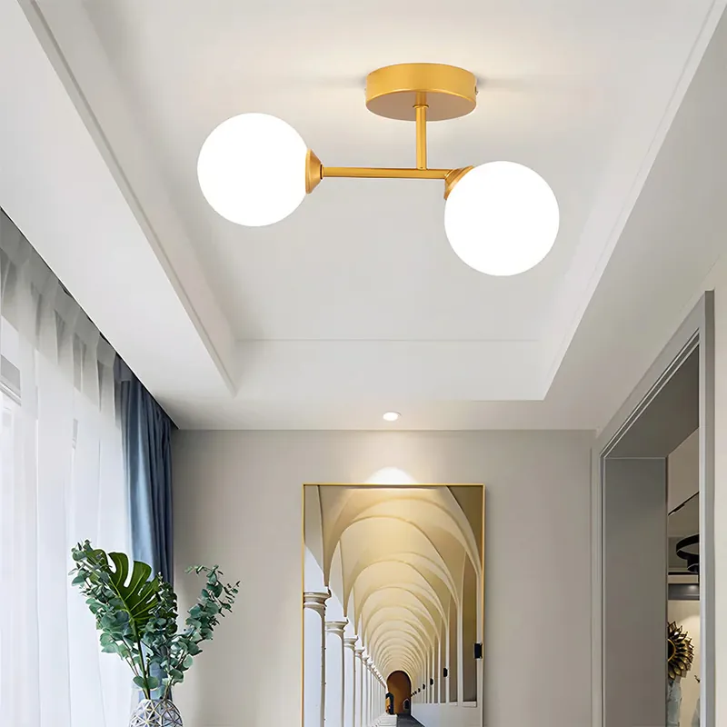 Modern nordisk taklampa i glas med dubbelt huvud