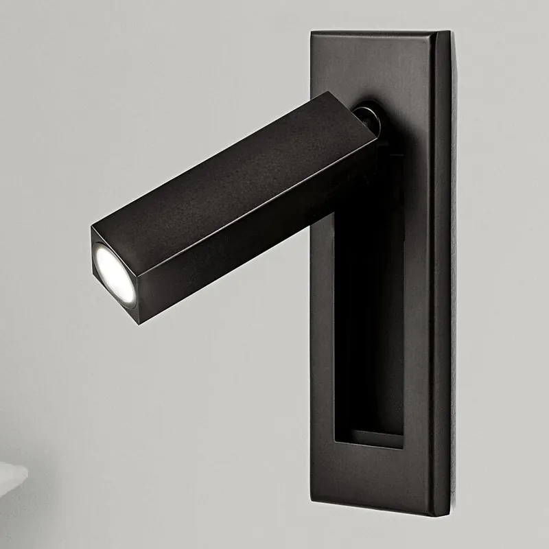 Modern vridbar sänglampa i aluminium