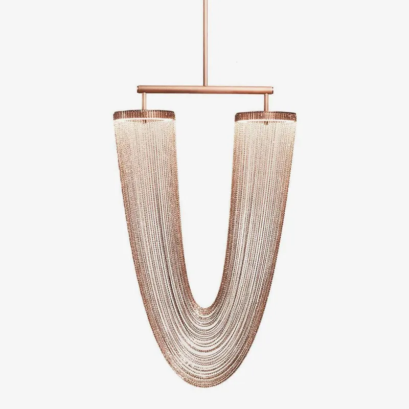 Elegant taklampa för draperier