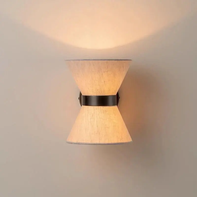 Modern minimalistisk vägglampa i siden