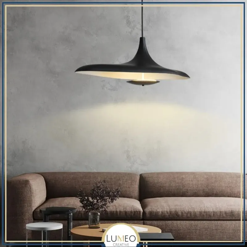 Suspension noire ou blanche au design avant gardiste
