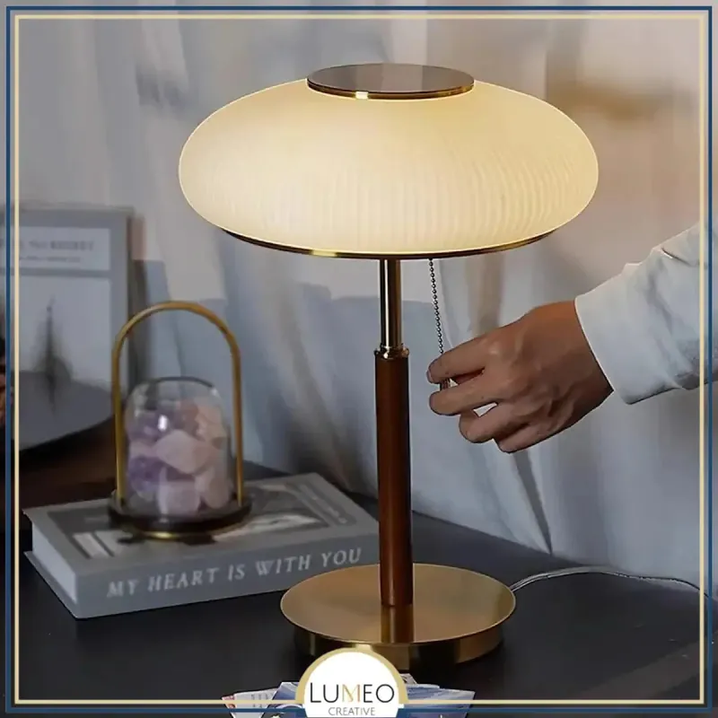 Lampe à poser abat-jour en verre strié | Élégance Rétro-chic