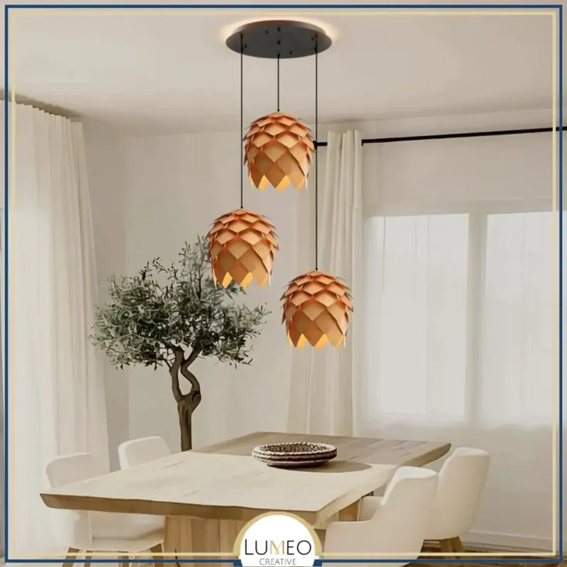 Suspension bois sculpté en forme de pomme de pin | Chic & naturel